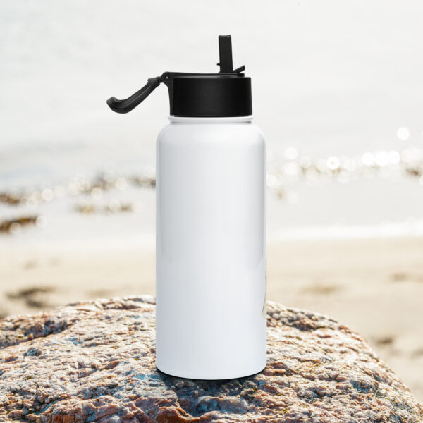 Stainless steel water bottle with a straw lid - Image 2